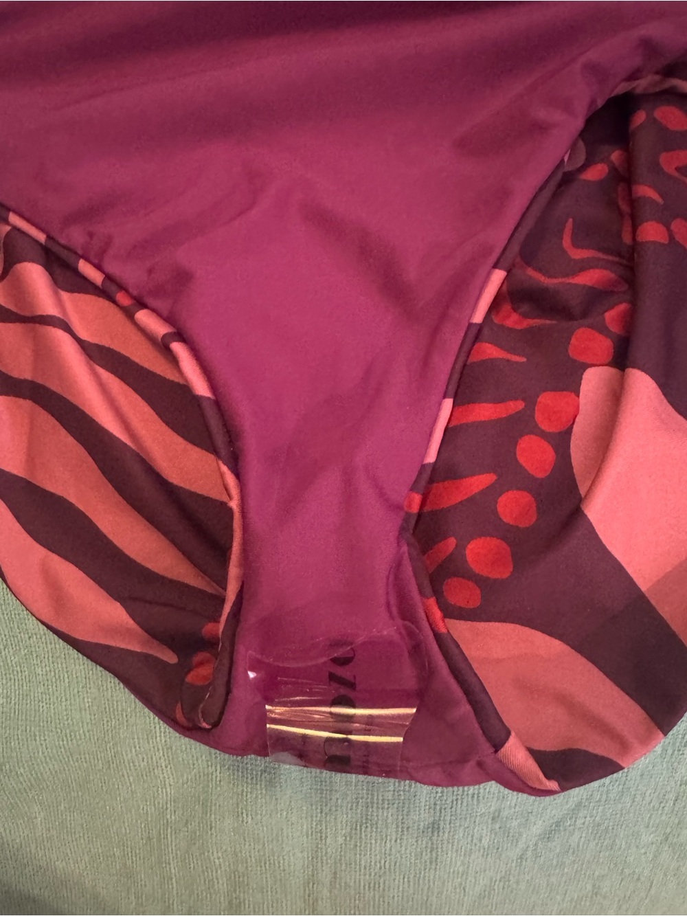 Hermoza two piece swimsuit Polynesian leaf print brand new with tags only tried - Picture 16 of 16